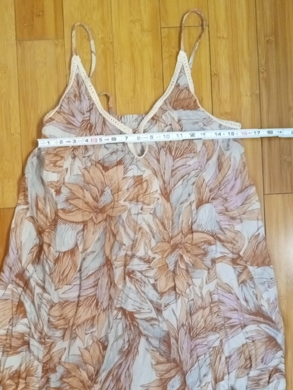 O'Neill Floral Spaghetti-Strap Mini Dress in Cream and Peach Hues. Size Small - Picture 13 of 15